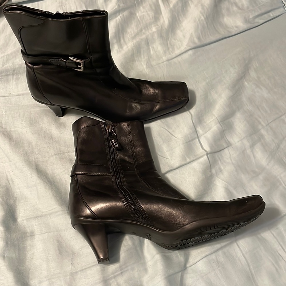 Ecco size 36 black boots